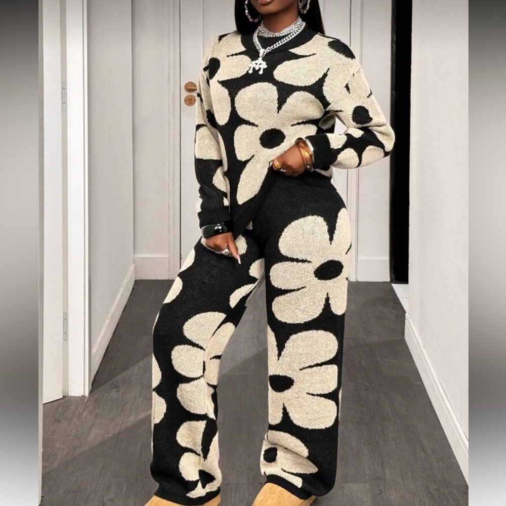 Flower sweater pants set 2 Pc Black white cream big flower
